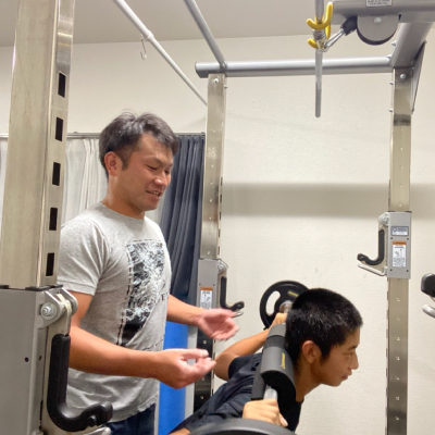 トレーニングしている学生